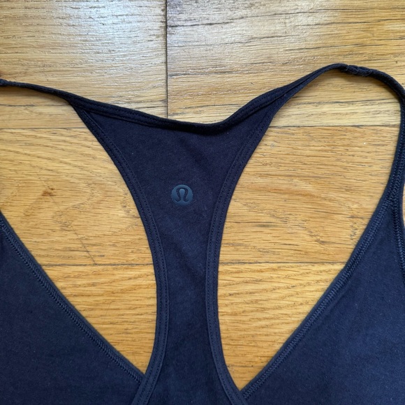 navy Lululemon racerback tank (size: 2) - Picture 4 of 8